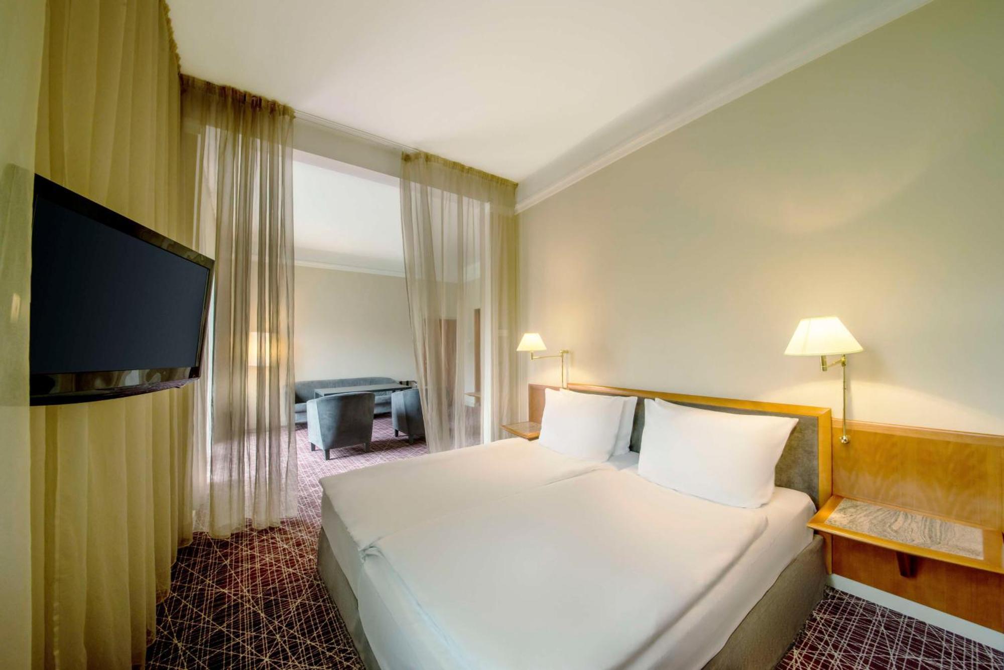 เอ็นเอช คอลเลคชั่น ปราก Hotel ภายนอก รูปภาพ
